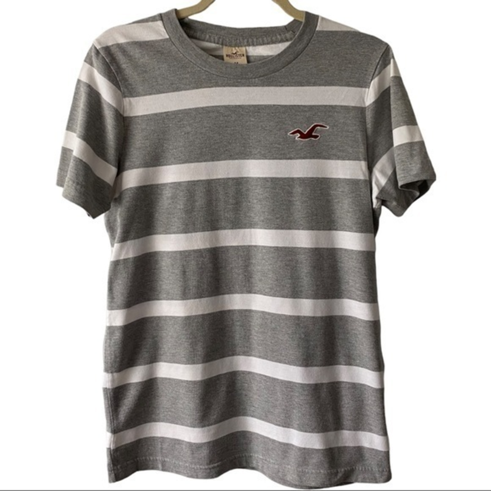 Hollister Gray w/White Stripes Short Sleeve Tee    ‎ Sz M